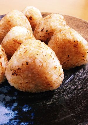 ほんだしレシピ こんがり焼きおにぎり-レシピのメイン写真