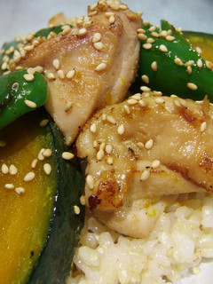 彩りキレイに焼き鳥丼-レシピのメイン写真