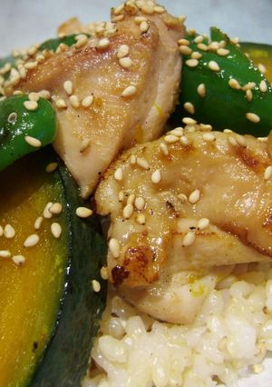 彩りキレイに焼き鳥丼-レシピのメイン写真