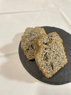 強力粉の黒胡麻パウンドケーキ-レシピのメイン写真