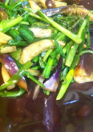ゴマ香る♪なすとにらの炒め物-レシピのメイン写真