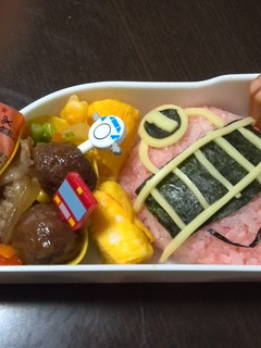 簡単♪トッキュウジャーキャラ弁 トッキュウ1号-レシピのメイン写真