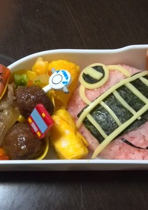 簡単♪トッキュウジャーキャラ弁 トッキュウ1号-レシピのメイン写真
