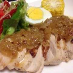 รูปของ 鶏胸肉ステーキ〜ニンニク玉ねぎソース