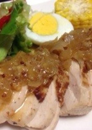 鶏胸肉ステーキ〜ニンニク玉ねぎソース-レシピのメイン写真