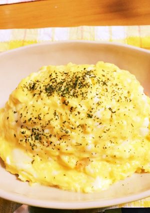 材料3つで とろっとろっ簡単オムライス♡-レシピのメイン写真
