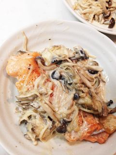 簡単美味しい!鮭とキノコのクリーム煮-レシピのメイン写真