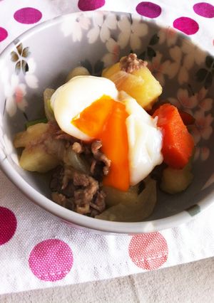 超簡単！肉じゃがの温泉卵のせ-レシピのメイン写真
