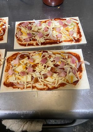 生ハムとスモークチーズのパイピザ-レシピのメイン写真