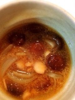 玉ねぎと小さいしいたけのかわいい味噌汁-レシピのメイン写真