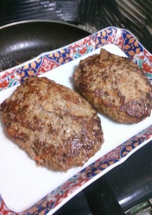 簡単！お肉屋さんの肉汁ハンバーグ♡-レシピのメイン写真
