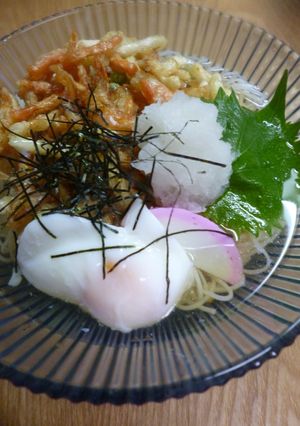 かき揚げ＆温卵をのせて・ぶっかけそーめん-レシピのメイン写真