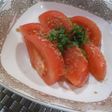 トマトをすり胡麻とレモンで♪