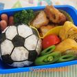 サッカーボールのキャラ弁(学童弁当)