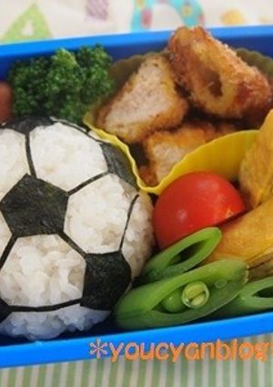 サッカーボールのキャラ弁(学童弁当)-レシピのメイン写真