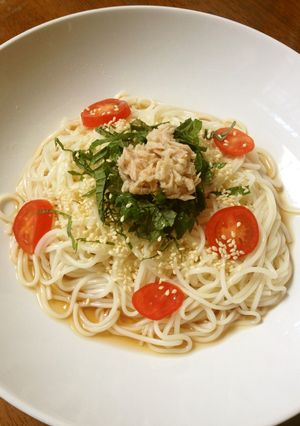 夏のランチ！　シソ.トマト.ツナの冷や麦-レシピのメイン写真