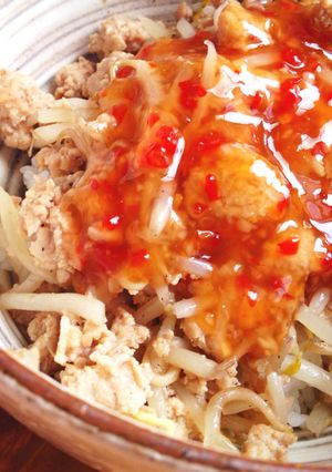 夏によく合う！簡単！そぼろもやし丼-レシピのメイン写真