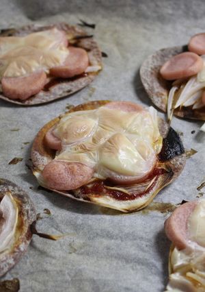 魚肉ソーセージ入りピザ-レシピのメイン写真