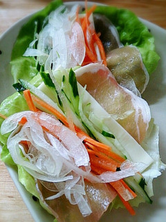 簡単♪千切り野菜と生ハムのサラダ☆-レシピのメイン写真