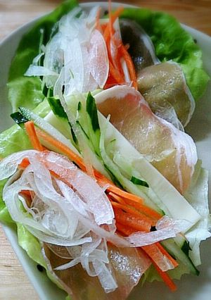簡単♪千切り野菜と生ハムのサラダ☆-レシピのメイン写真