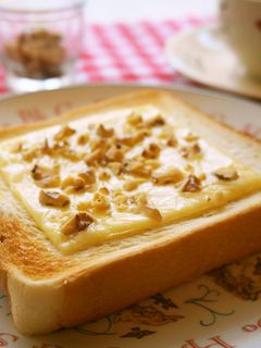 朝食に☆胡桃チーズトースト-レシピのメイン写真
