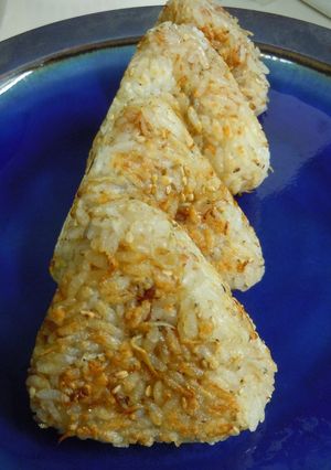 じゃこ☆胡麻☆鰹節の焼きおにぎり-レシピのメイン写真