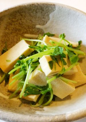 高野豆腐と豆苗-レシピのメイン写真