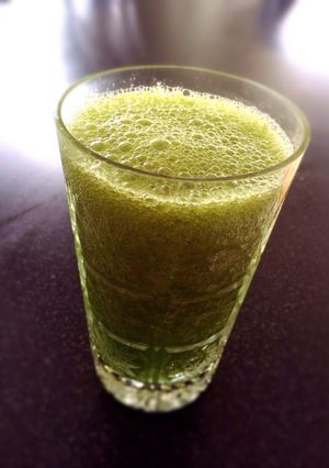 余ったセロリの葉でグリーンスムージー-レシピのメイン写真
