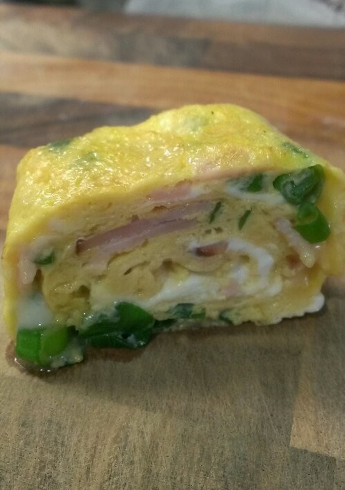 お弁当にも！ネギとベーコンの卵焼き-レシピのメイン写真