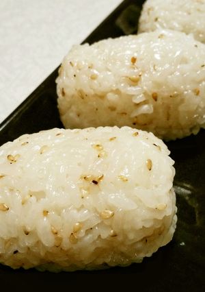 クレイジーソルトでビックリ旨い☆おにぎり-レシピのメイン写真