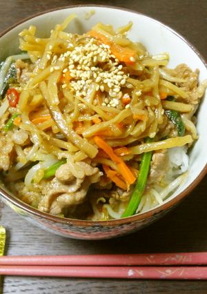 「きんぴらごぼう」を乗せた韓国風焼肉丼-レシピのメイン写真