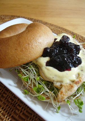 パーフェクトランチ♪カシス＆チキンサンド-レシピのメイン写真