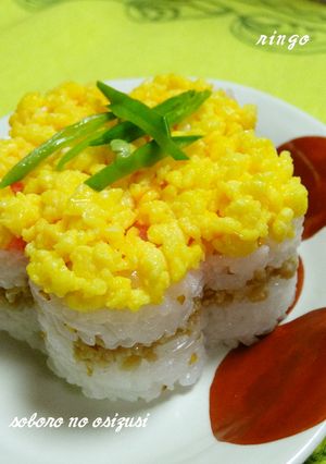 ♡鶏そぼろの♡押し寿司ヾ(*⌒▽⌒)ノ-レシピのメイン写真