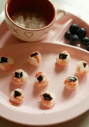 離乳食後期・手づかみ鮭おにぎり-レシピのメイン写真