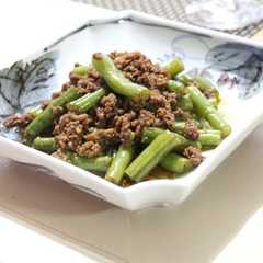รูปของ いんげんとひき肉のピリ辛炒め