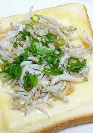 簡単！感嘆！しらすチーズトースト醤油がけ-レシピのメイン写真