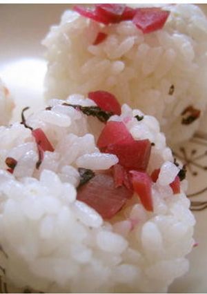 母の味　かりかり梅で甘い梅むすび-レシピのメイン写真