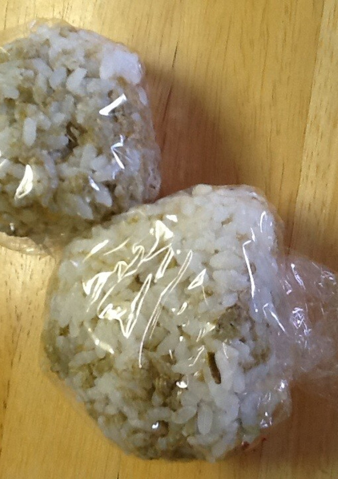 とろろ昆布と粉チーズのおにぎり-レシピのメイン写真