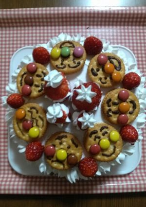 親子で作る！リッツでアンパンマンケーキ-レシピのメイン写真