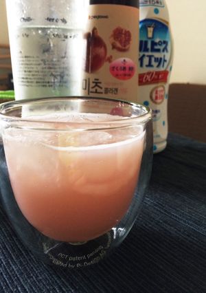 ザクロ酢ソーダ♡カルピスでまろやかに♪-レシピのメイン写真