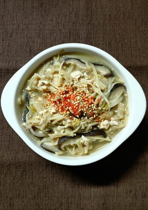 もやしと 鶏ひき肉 えのき 椎茸の 味噌中華煮✿-レシピのメイン写真