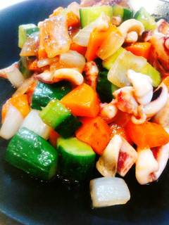 ゴマ香る~☆イカと鮮やか野菜の塩炒め-レシピのメイン写真