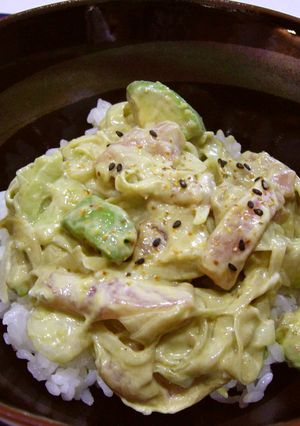 マグロとアボカドの七味マヨ丼-レシピのメイン写真
