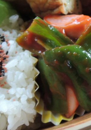 魚肉ｿｰｾｰｼﾞとﾋﾟｰﾏﾝのｹﾁｬ炒め-レシピのメイン写真