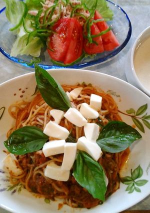 ハーブたっぷりトマトソースパスタ-レシピのメイン写真
