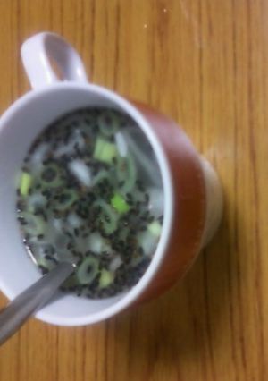 簡単!カップでわかめスープ-レシピのメイン写真