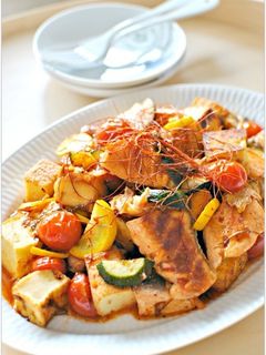 鮭と厚揚げ夏野菜のもずくキムチ炒め-レシピのメイン写真