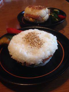 ココット型で♪ライスバーガー風おにぎり-レシピのメイン写真
