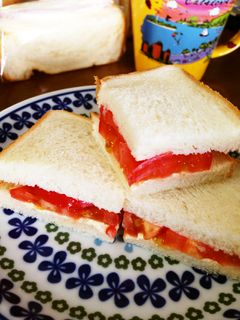 甘酸っぱいトマトのサンドイッチ-レシピのメイン写真