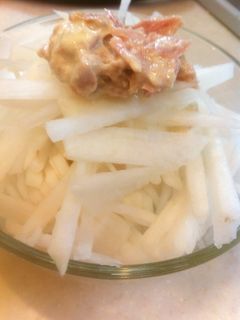 細切り大根でシーチキンマヨサラダ-レシピのメイン写真